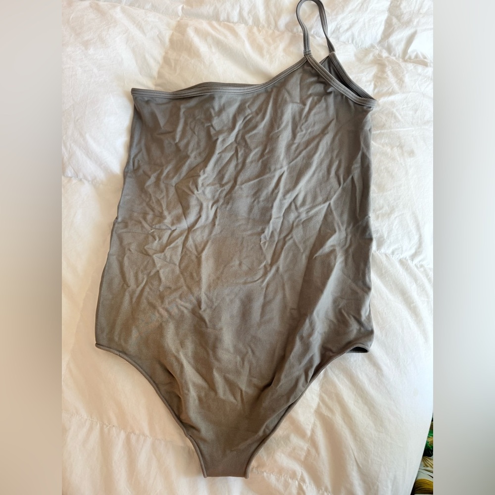 SKIMS bodysuit L/XL NWOT